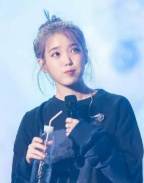 IU李知恩情诗巡回<strong>演唱会</strong>《IU Concert Love Poem》