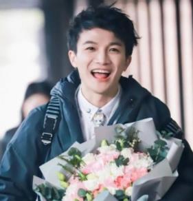 黄龄 / 周深 – 深龄其境<strong>演唱会</strong>live无损FLAC